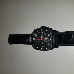 momo  DESIGN WATCH